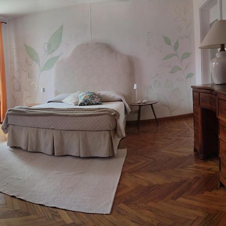 Casa Vacanze Malvarosa Casale Corte Cerro Kültér fotó