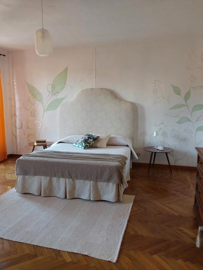 Casa Vacanze Malvarosa Casale Corte Cerro Kültér fotó