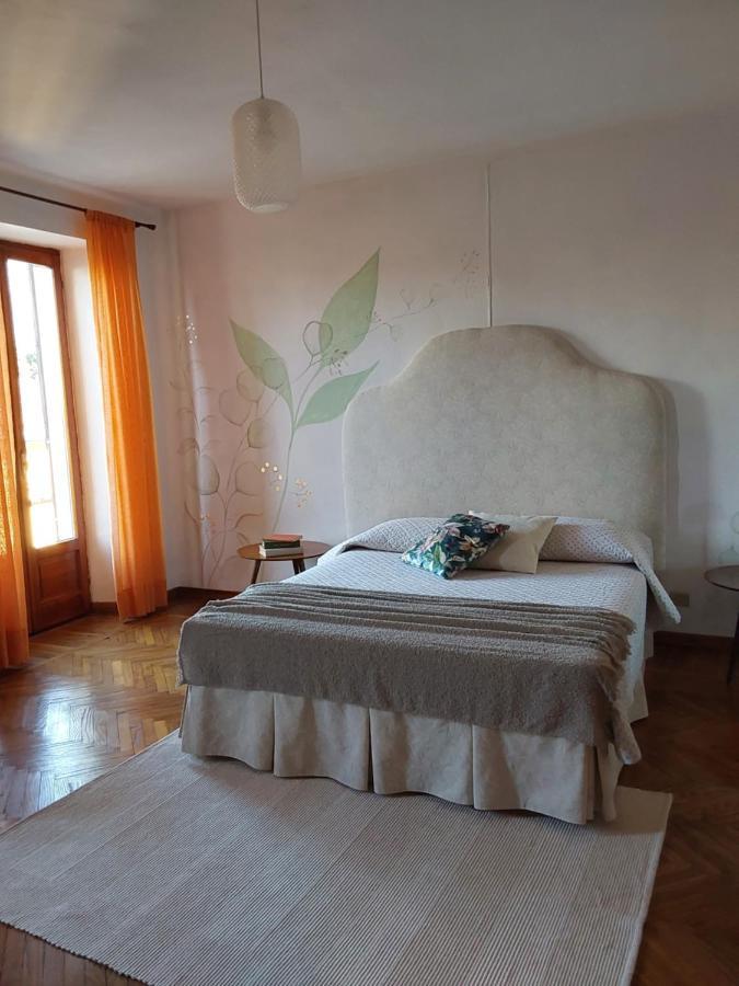Casa Vacanze Malvarosa Casale Corte Cerro Kültér fotó